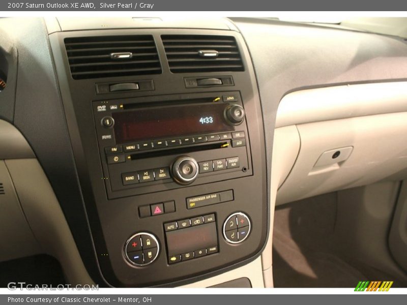 Silver Pearl / Gray 2007 Saturn Outlook XE AWD