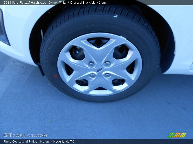 Oxford White / Charcoal Black/Light Stone 2013 Ford Fiesta S Hatchback