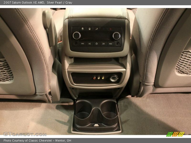 Silver Pearl / Gray 2007 Saturn Outlook XE AWD