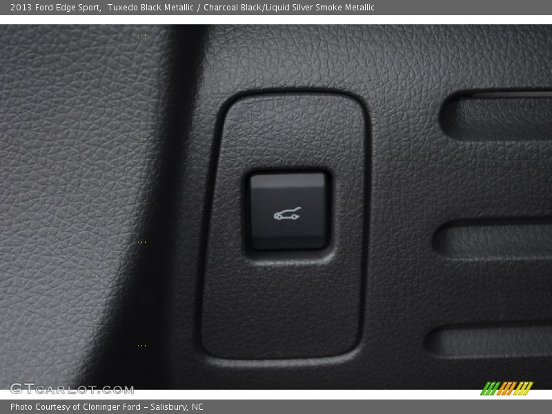 Tuxedo Black Metallic / Charcoal Black/Liquid Silver Smoke Metallic 2013 Ford Edge Sport