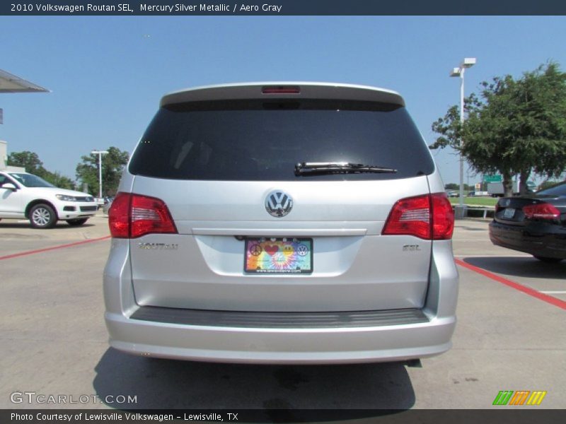 Mercury Silver Metallic / Aero Gray 2010 Volkswagen Routan SEL