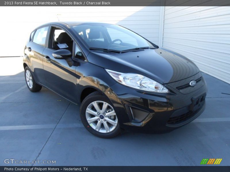 Tuxedo Black / Charcoal Black 2013 Ford Fiesta SE Hatchback