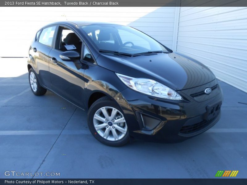 Tuxedo Black / Charcoal Black 2013 Ford Fiesta SE Hatchback