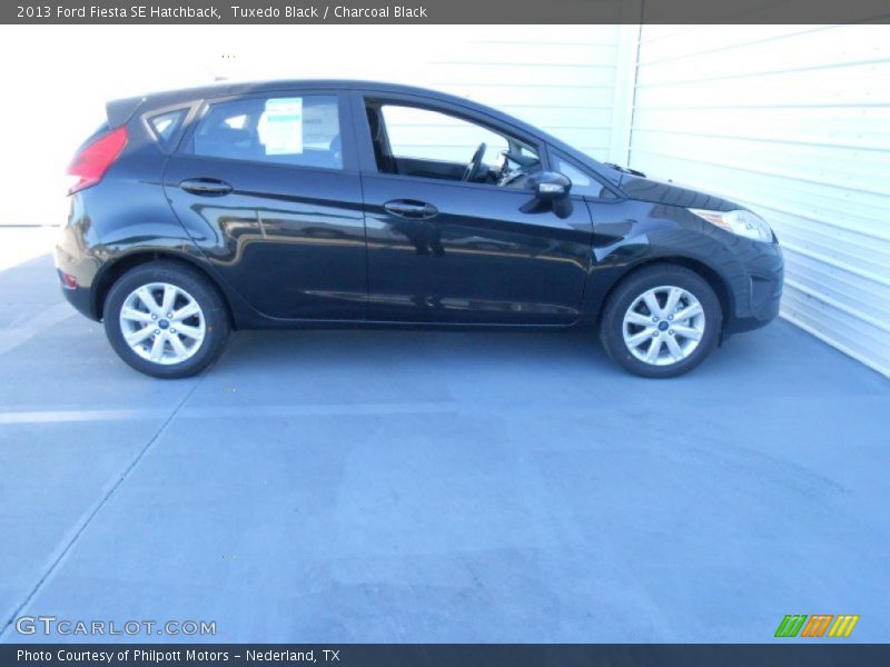 Tuxedo Black / Charcoal Black 2013 Ford Fiesta SE Hatchback