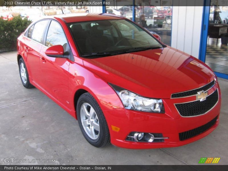 Front 3/4 View of 2013 Cruze LT/RS