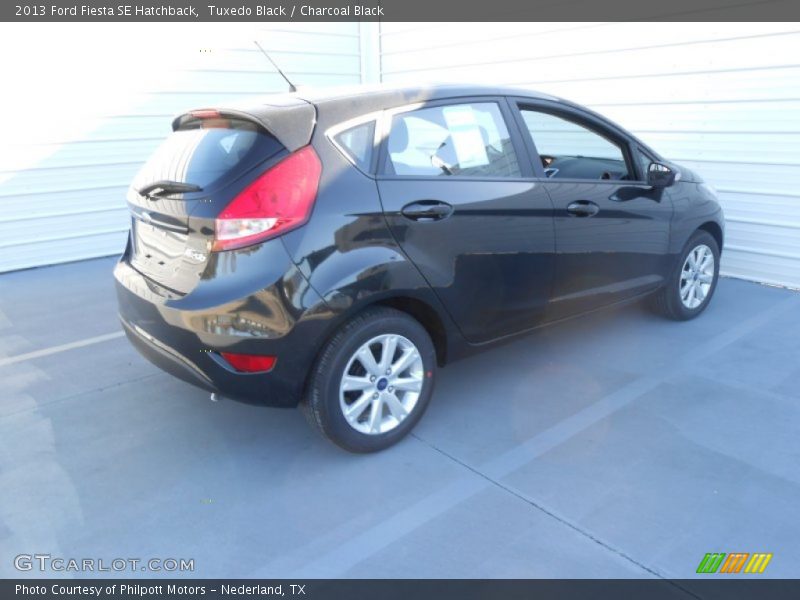 Tuxedo Black / Charcoal Black 2013 Ford Fiesta SE Hatchback