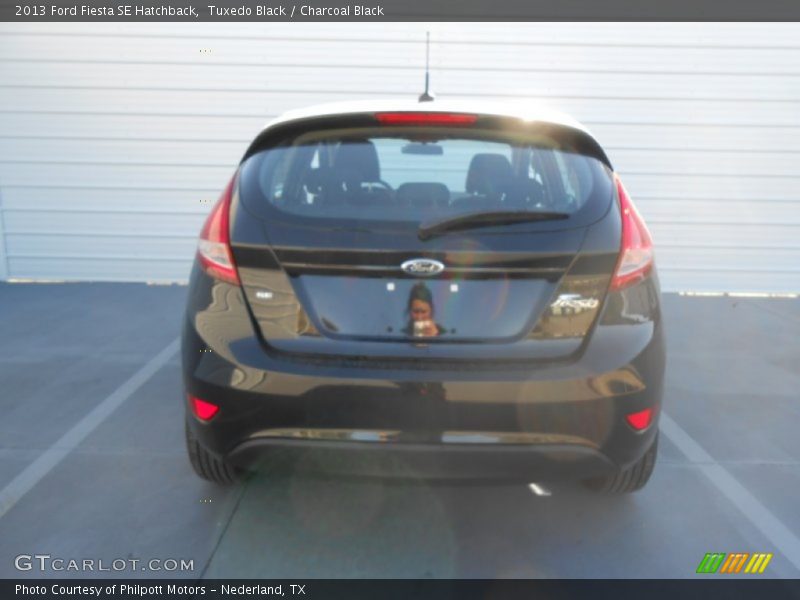 Tuxedo Black / Charcoal Black 2013 Ford Fiesta SE Hatchback