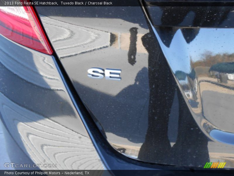 Tuxedo Black / Charcoal Black 2013 Ford Fiesta SE Hatchback