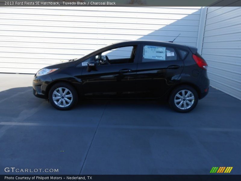 Tuxedo Black / Charcoal Black 2013 Ford Fiesta SE Hatchback