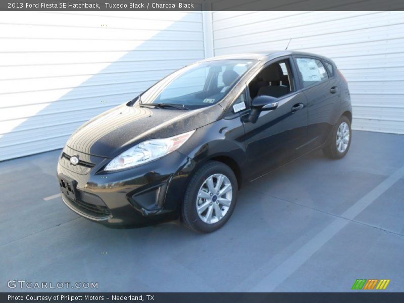 Tuxedo Black / Charcoal Black 2013 Ford Fiesta SE Hatchback