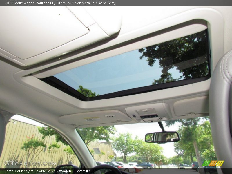 Mercury Silver Metallic / Aero Gray 2010 Volkswagen Routan SEL