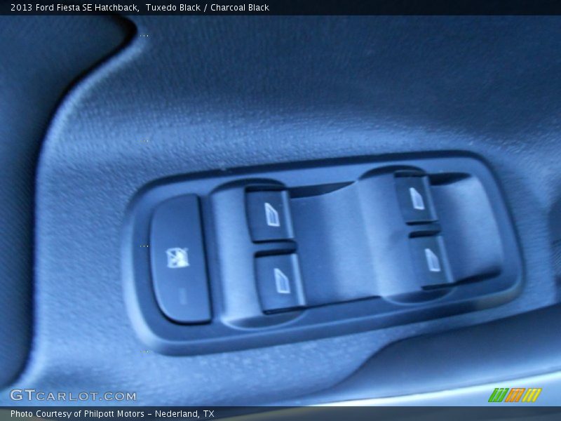 Tuxedo Black / Charcoal Black 2013 Ford Fiesta SE Hatchback