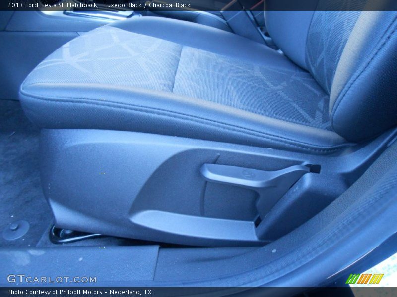 Tuxedo Black / Charcoal Black 2013 Ford Fiesta SE Hatchback