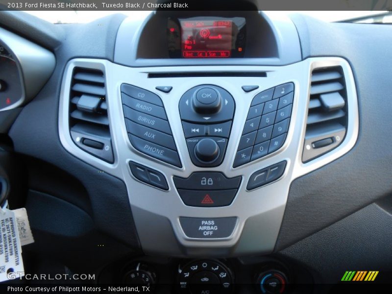 Tuxedo Black / Charcoal Black 2013 Ford Fiesta SE Hatchback