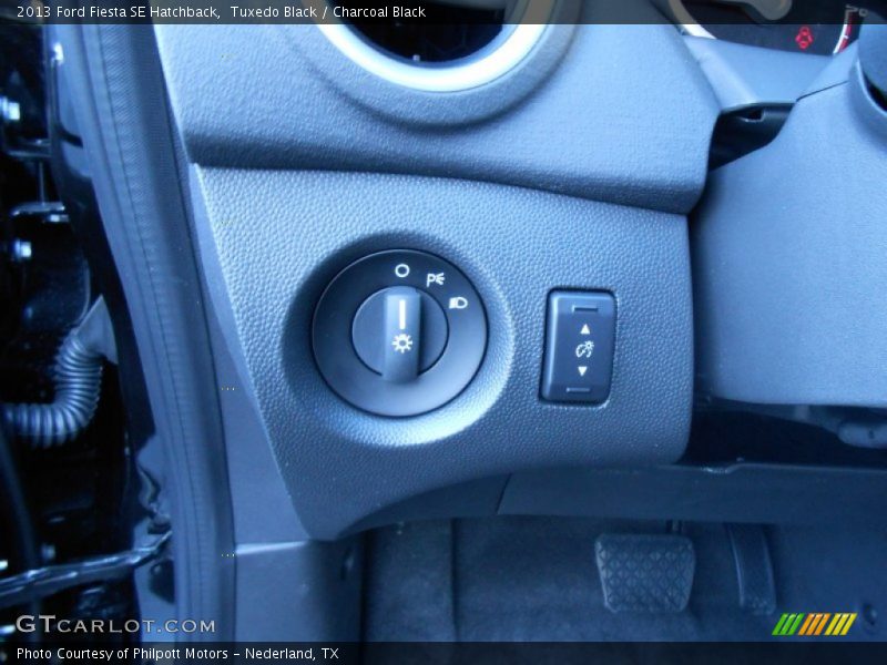 Tuxedo Black / Charcoal Black 2013 Ford Fiesta SE Hatchback