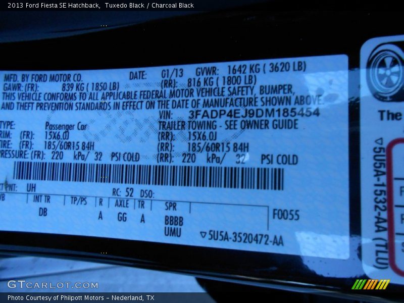 Tuxedo Black / Charcoal Black 2013 Ford Fiesta SE Hatchback