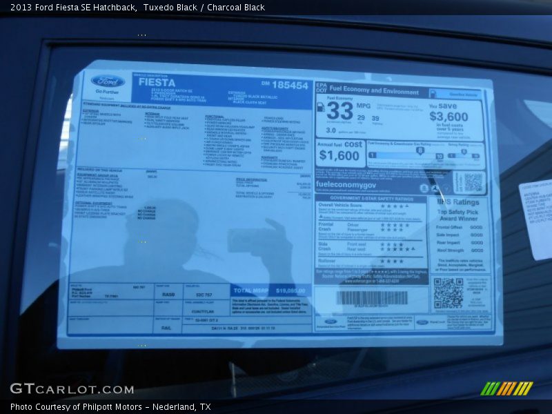 Tuxedo Black / Charcoal Black 2013 Ford Fiesta SE Hatchback