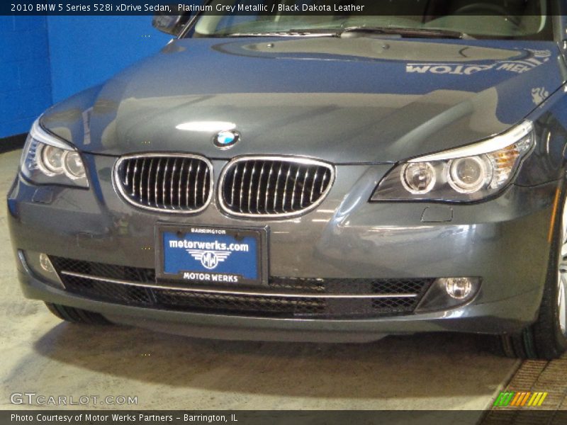 Platinum Grey Metallic / Black Dakota Leather 2010 BMW 5 Series 528i xDrive Sedan