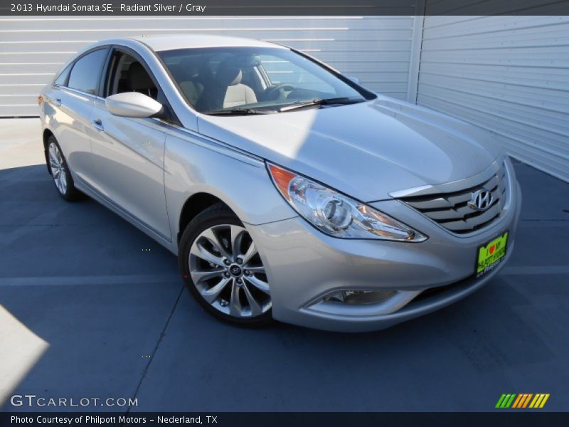 Radiant Silver / Gray 2013 Hyundai Sonata SE