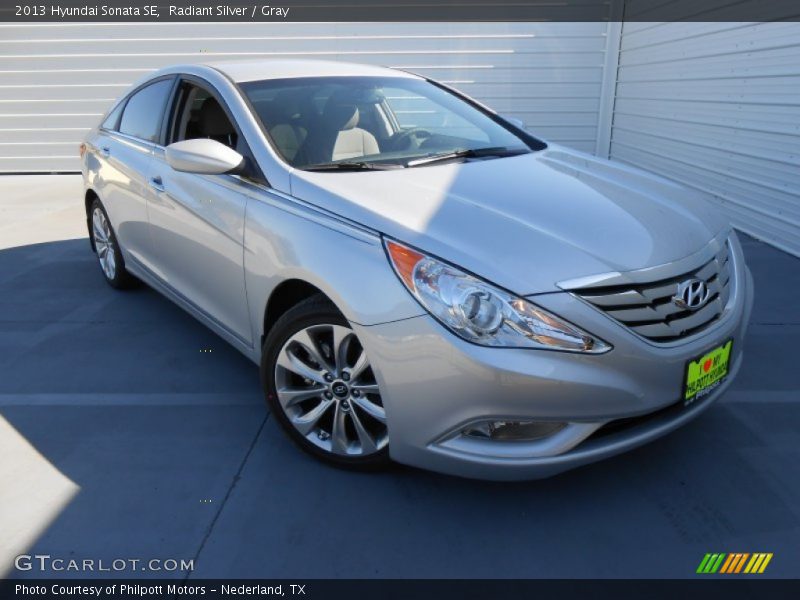 Radiant Silver / Gray 2013 Hyundai Sonata SE