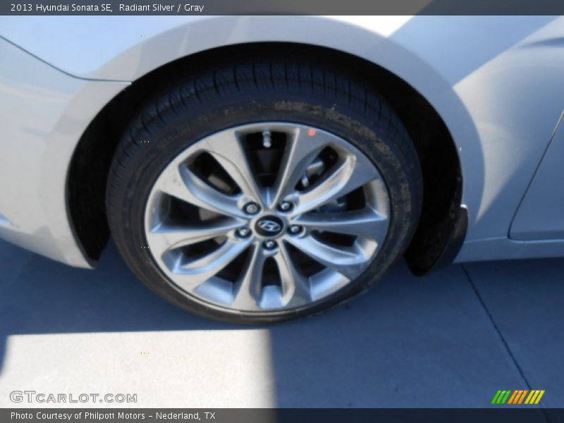 Radiant Silver / Gray 2013 Hyundai Sonata SE
