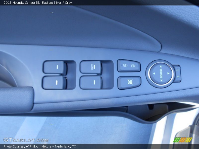 Radiant Silver / Gray 2013 Hyundai Sonata SE