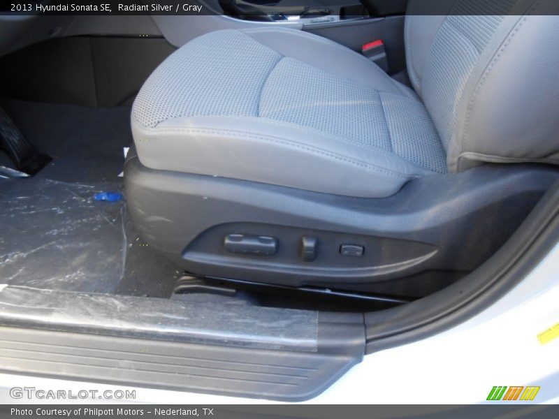 Radiant Silver / Gray 2013 Hyundai Sonata SE