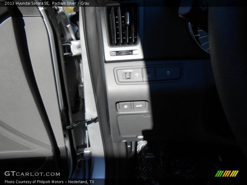Radiant Silver / Gray 2013 Hyundai Sonata SE