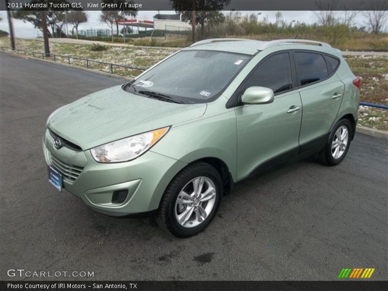 Front 3/4 View of 2011 Tucson GLS