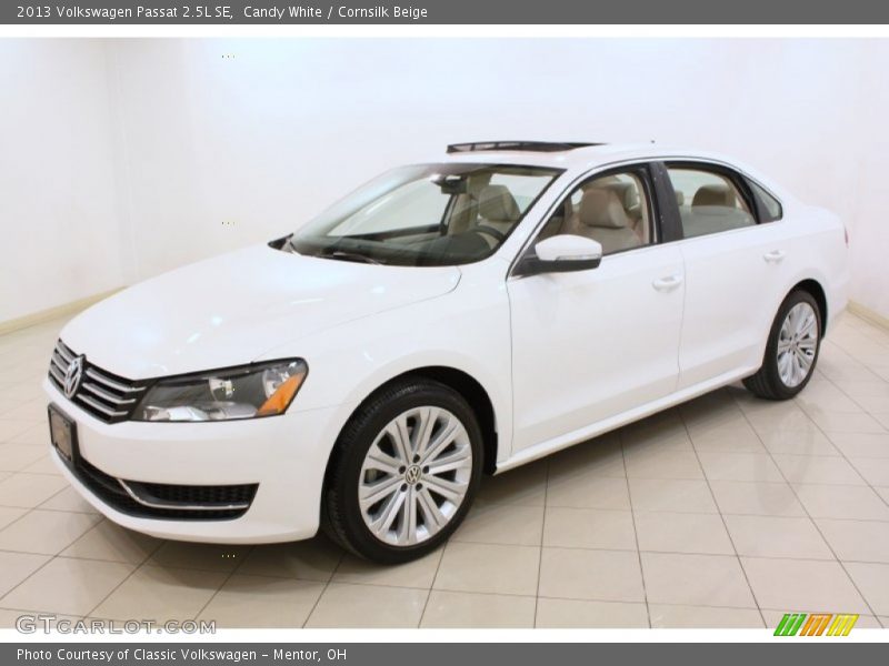 Front 3/4 View of 2013 Passat 2.5L SE