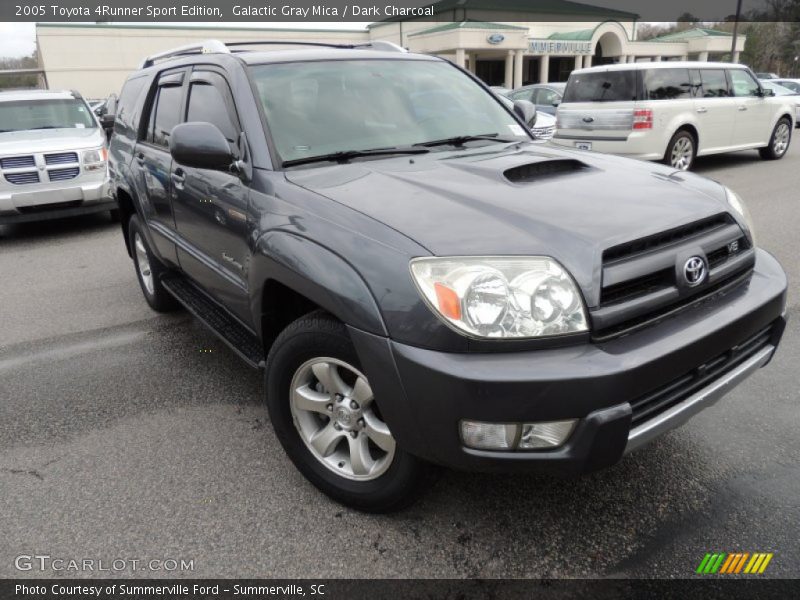 Front 3/4 View of 2005 4Runner Sport Edition