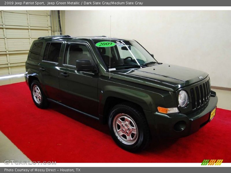 Front 3/4 View of 2009 Patriot Sport