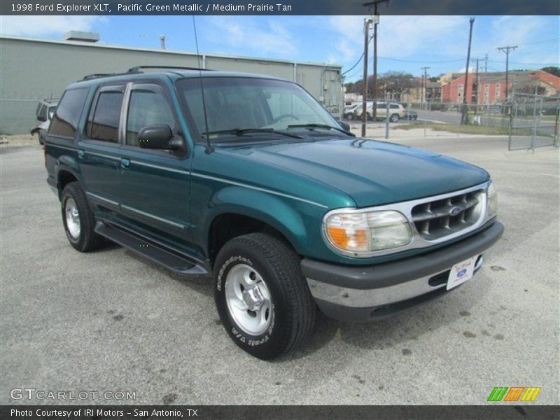 Front 3/4 View of 1998 Explorer XLT