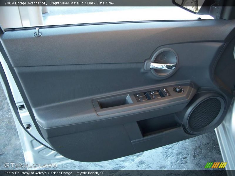 Bright Silver Metallic / Dark Slate Gray 2009 Dodge Avenger SE