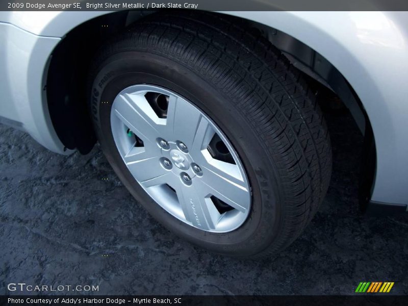 Bright Silver Metallic / Dark Slate Gray 2009 Dodge Avenger SE