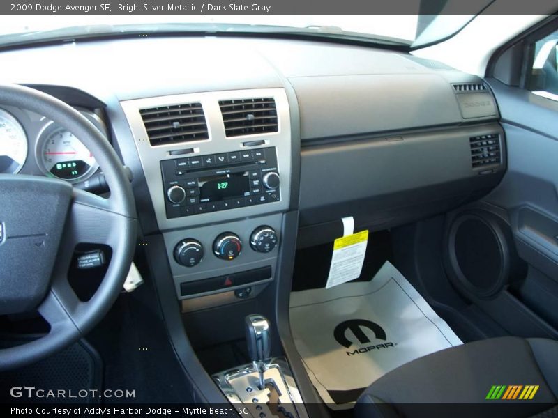 Bright Silver Metallic / Dark Slate Gray 2009 Dodge Avenger SE