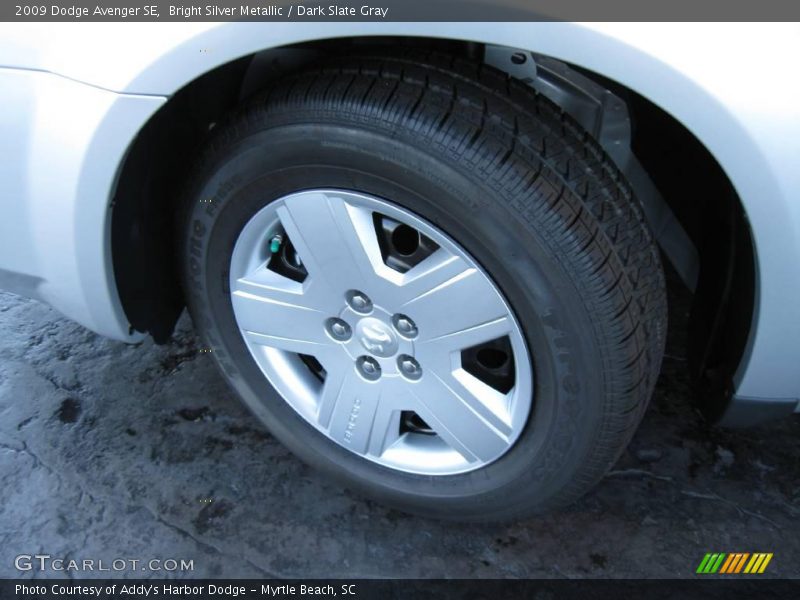 Bright Silver Metallic / Dark Slate Gray 2009 Dodge Avenger SE