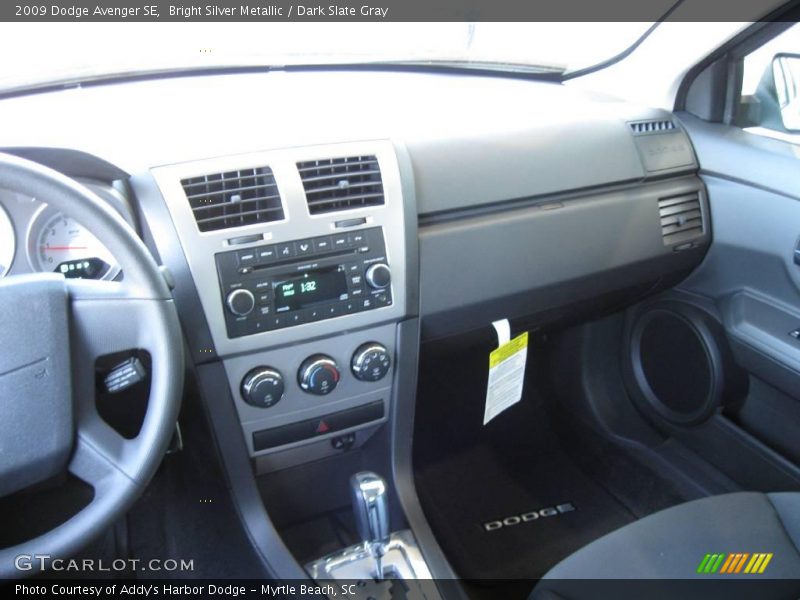 Bright Silver Metallic / Dark Slate Gray 2009 Dodge Avenger SE