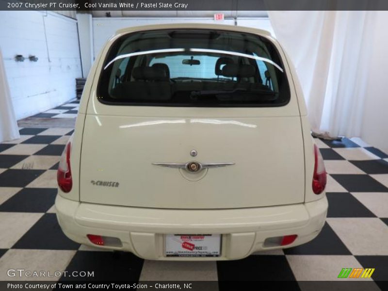 Cool Vanilla White / Pastel Slate Gray 2007 Chrysler PT Cruiser