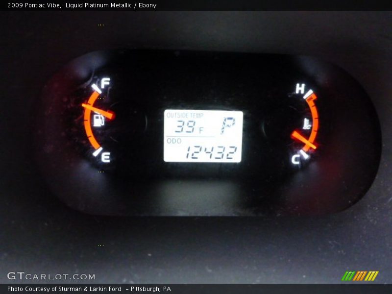 Liquid Platinum Metallic / Ebony 2009 Pontiac Vibe