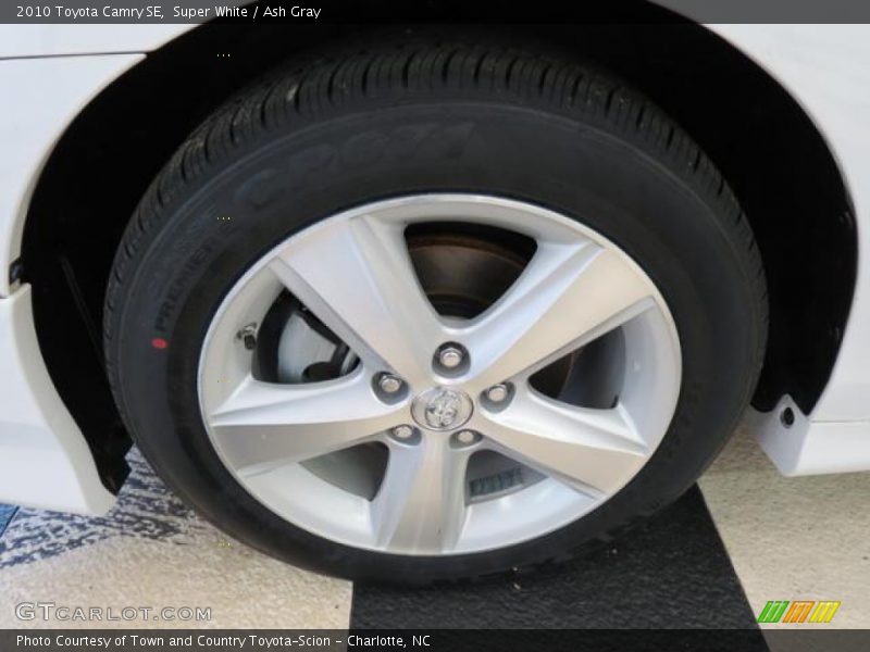 Super White / Ash Gray 2010 Toyota Camry SE
