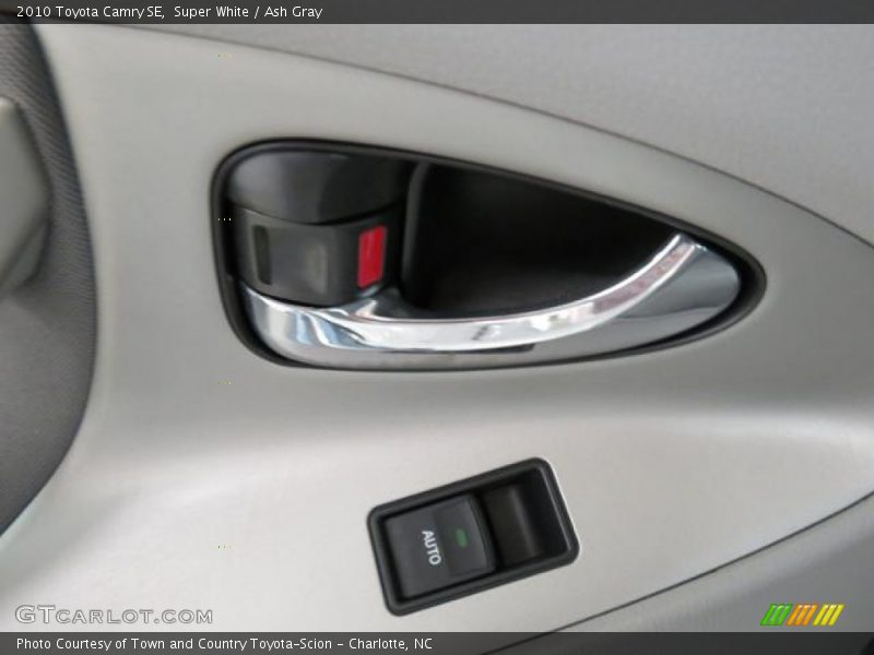 Super White / Ash Gray 2010 Toyota Camry SE