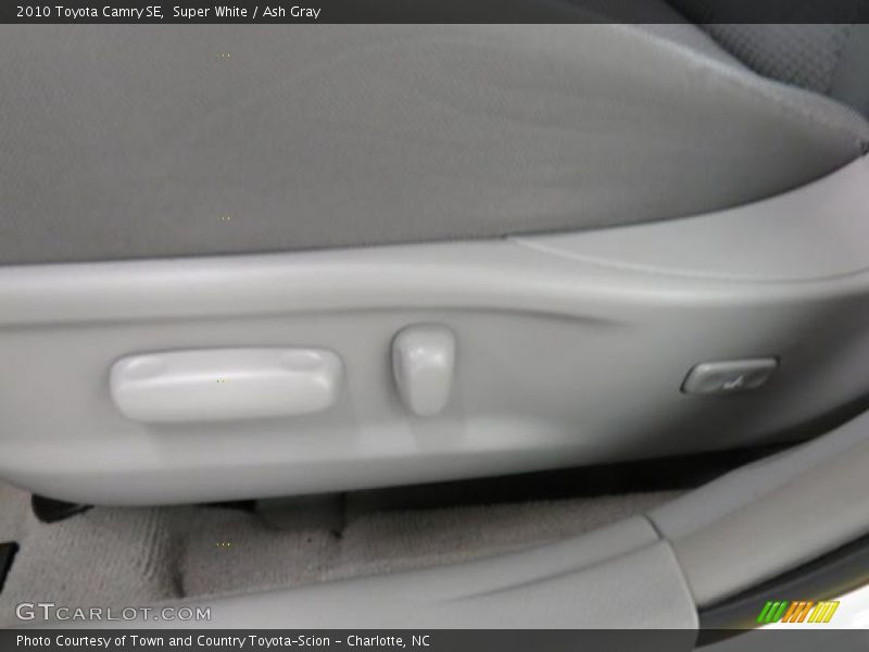 Super White / Ash Gray 2010 Toyota Camry SE