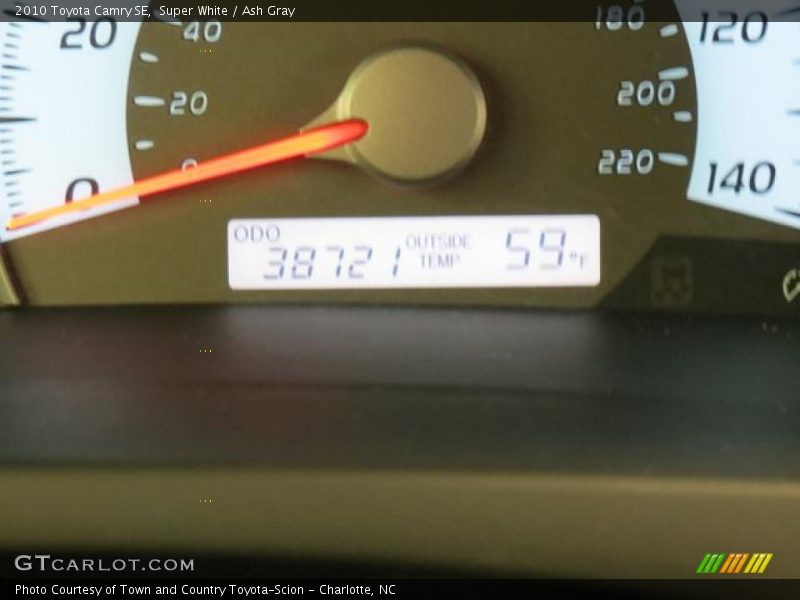 Super White / Ash Gray 2010 Toyota Camry SE