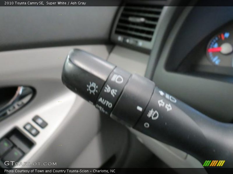 Super White / Ash Gray 2010 Toyota Camry SE