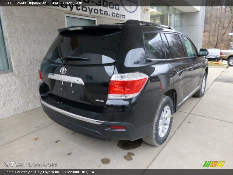 Black / Ash 2013 Toyota Highlander SE 4WD