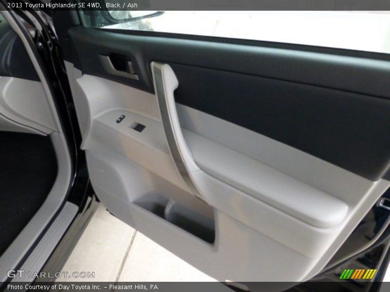 Black / Ash 2013 Toyota Highlander SE 4WD