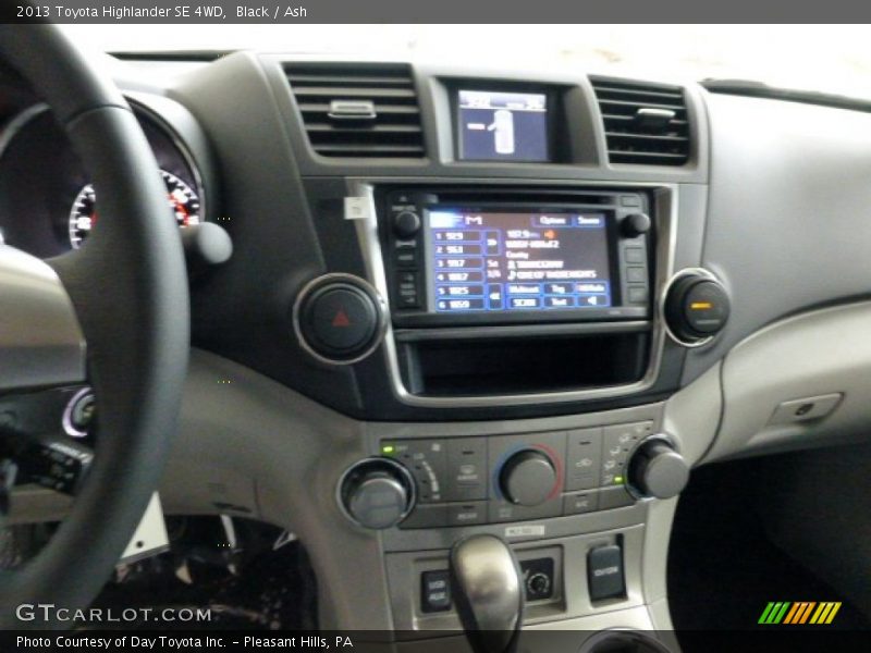 Black / Ash 2013 Toyota Highlander SE 4WD