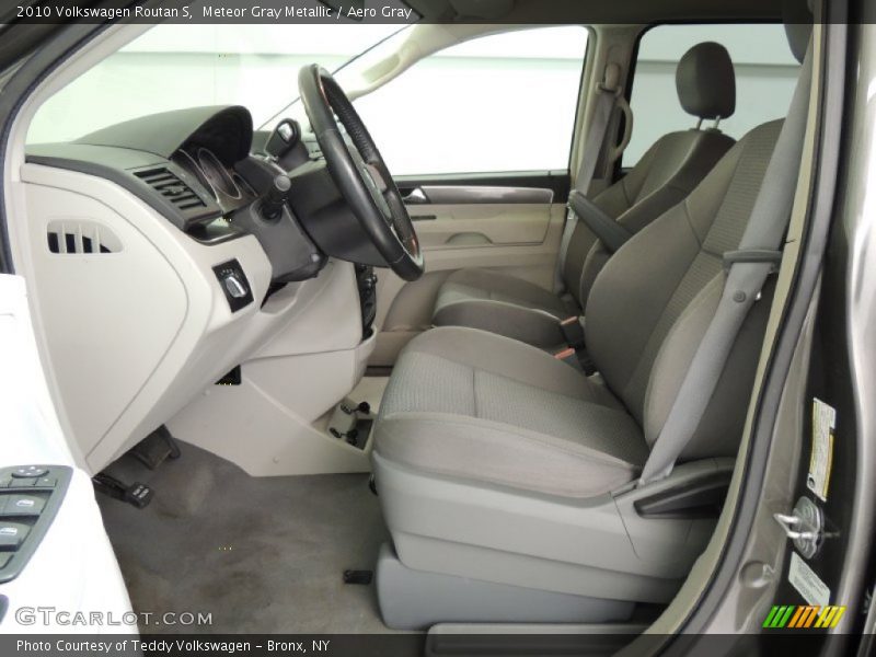 Meteor Gray Metallic / Aero Gray 2010 Volkswagen Routan S