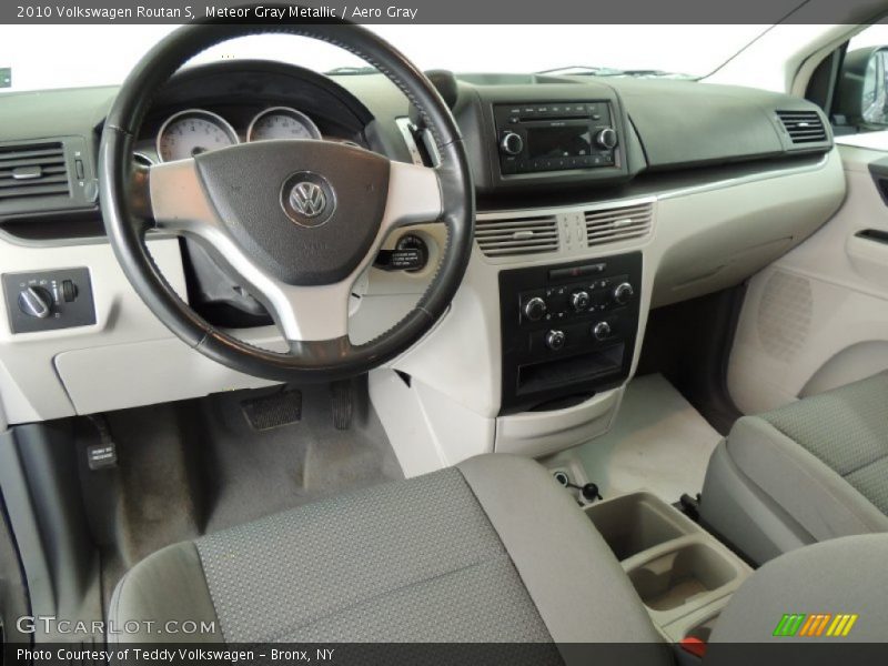  2010 Routan S Aero Gray Interior